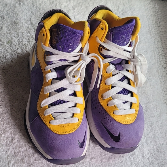 Nike LeBron James Lakers VIII QS 8 Purple Basketball Shoes 3.5Y - Picture 2 of 6